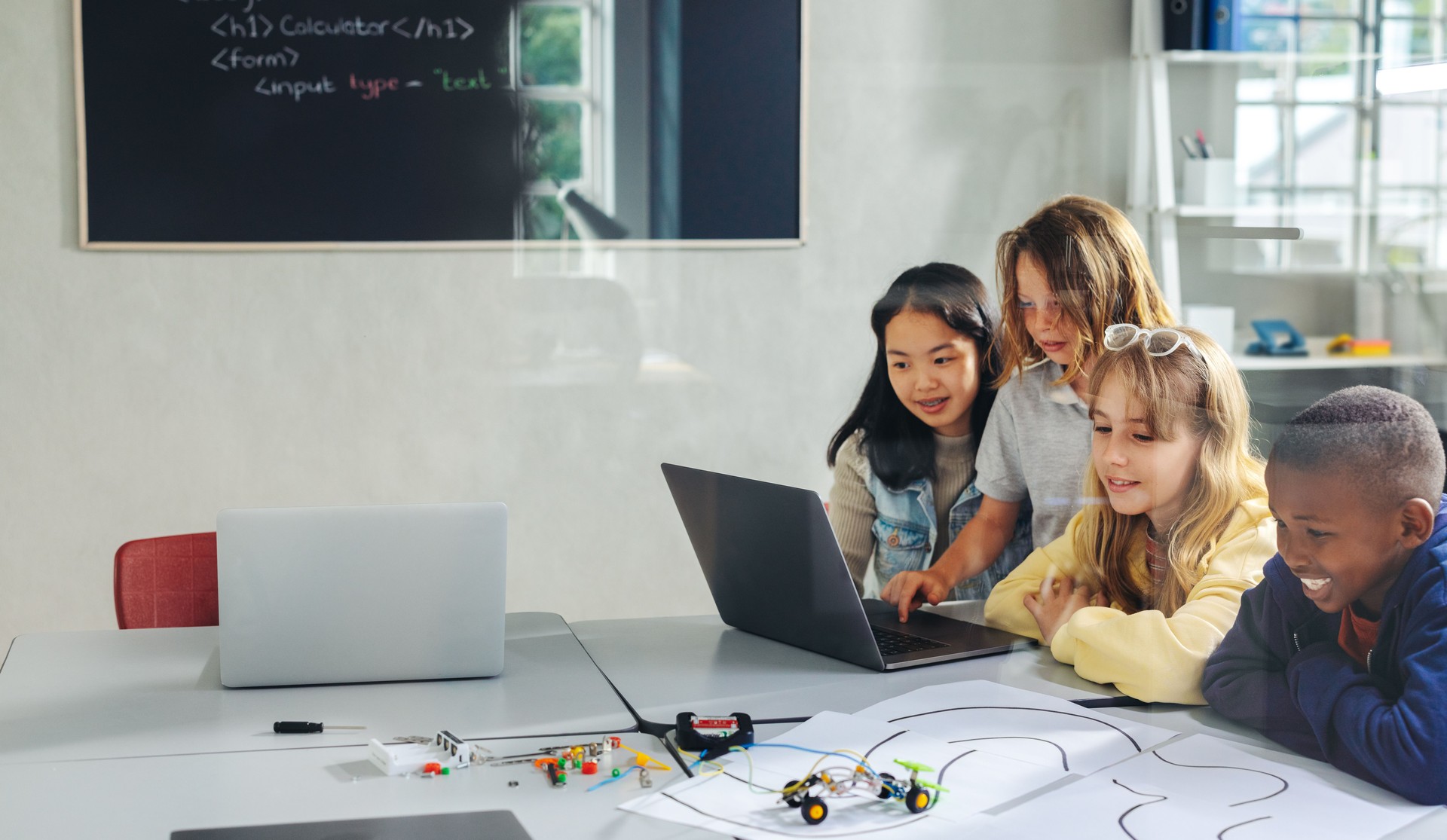 Hands-on robot programming project for kids in a coding classroom